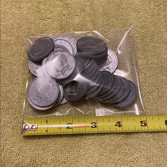 Play Money Set with Coins and Bills - Picture 5 of 10